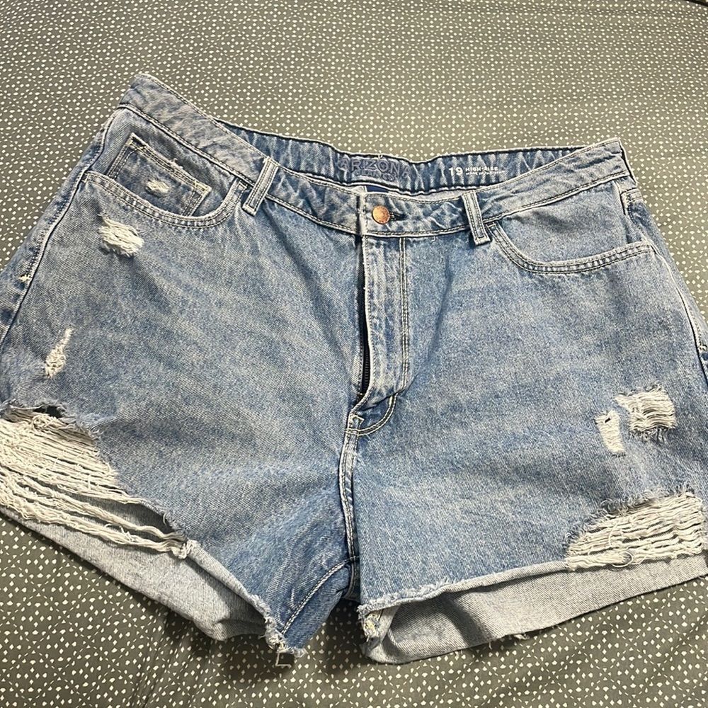 Arizon Jean co high rise distress denim shorts size 19